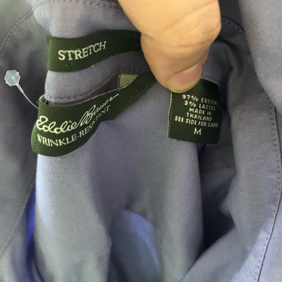 Eddie Bauer Wrinkle Resistant lavender button up blouse medium stretch - Picture 4 of 4